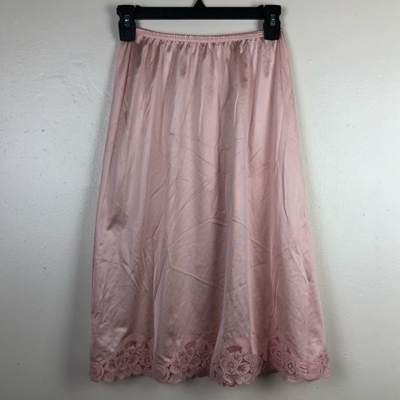 Vanity Fair Dresses & Skirts - Vintage Vanity Fair Pink Slip Skirt with Lace Hem
